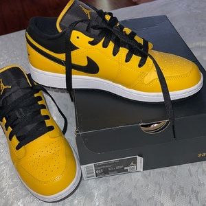 Jordan Low 1 University Gold
